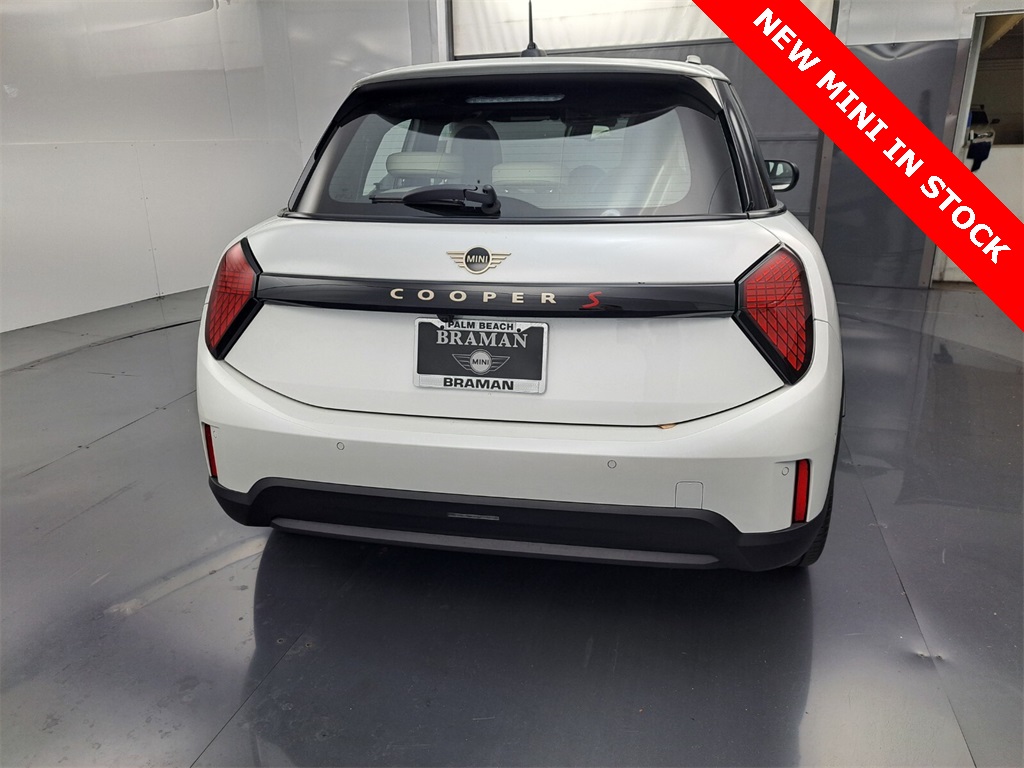 2025 Mini Cooper 4 Door Hardtop Signature photo 3
