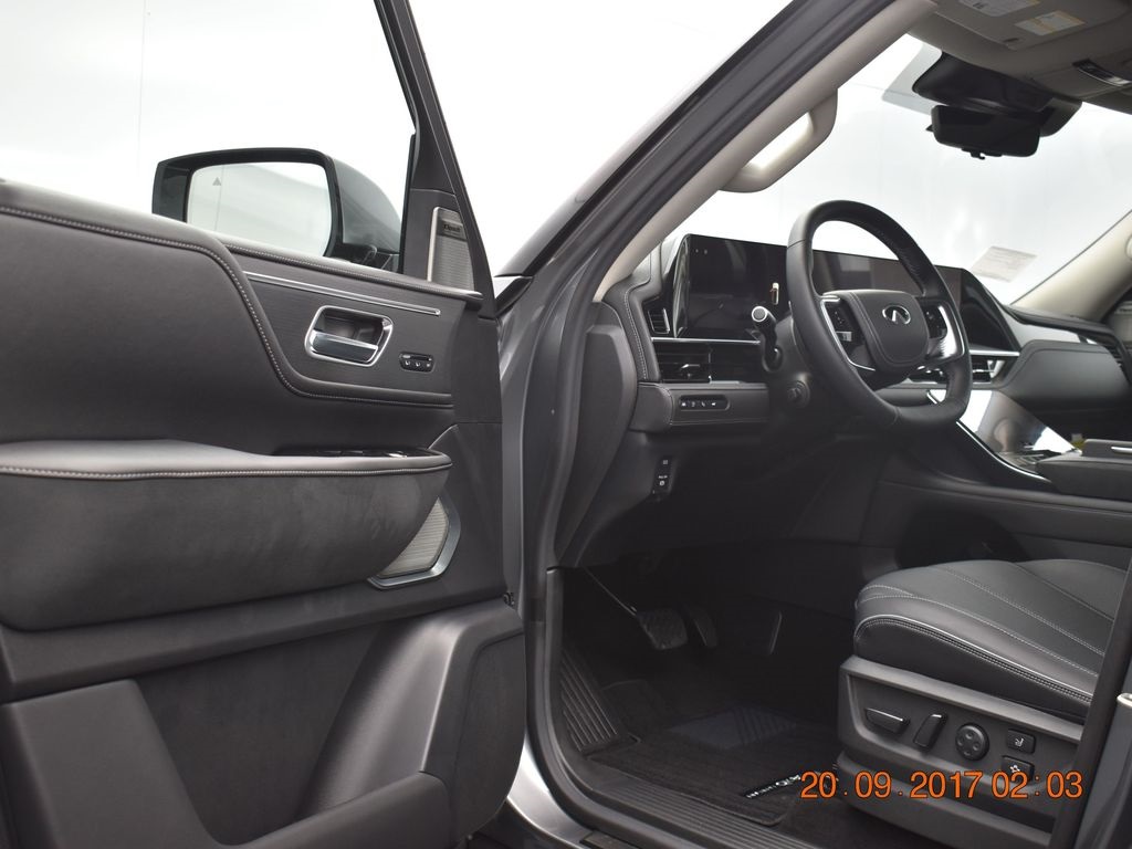 2025 Infiniti QX80 Sensory photo 11
