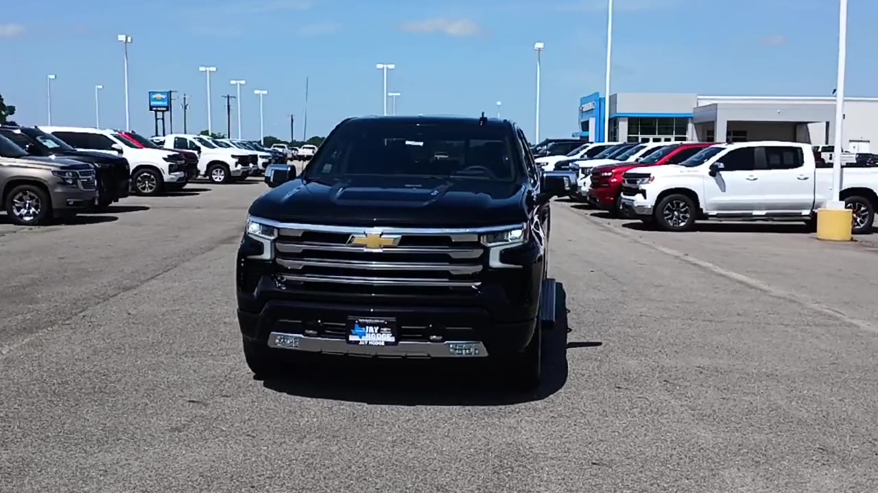 2025 Chevrolet Silverado High Country photo 3