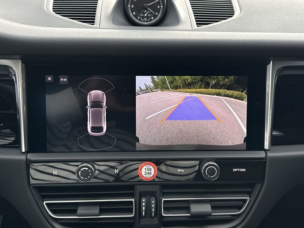 2025 Porsche Macan Base photo 13