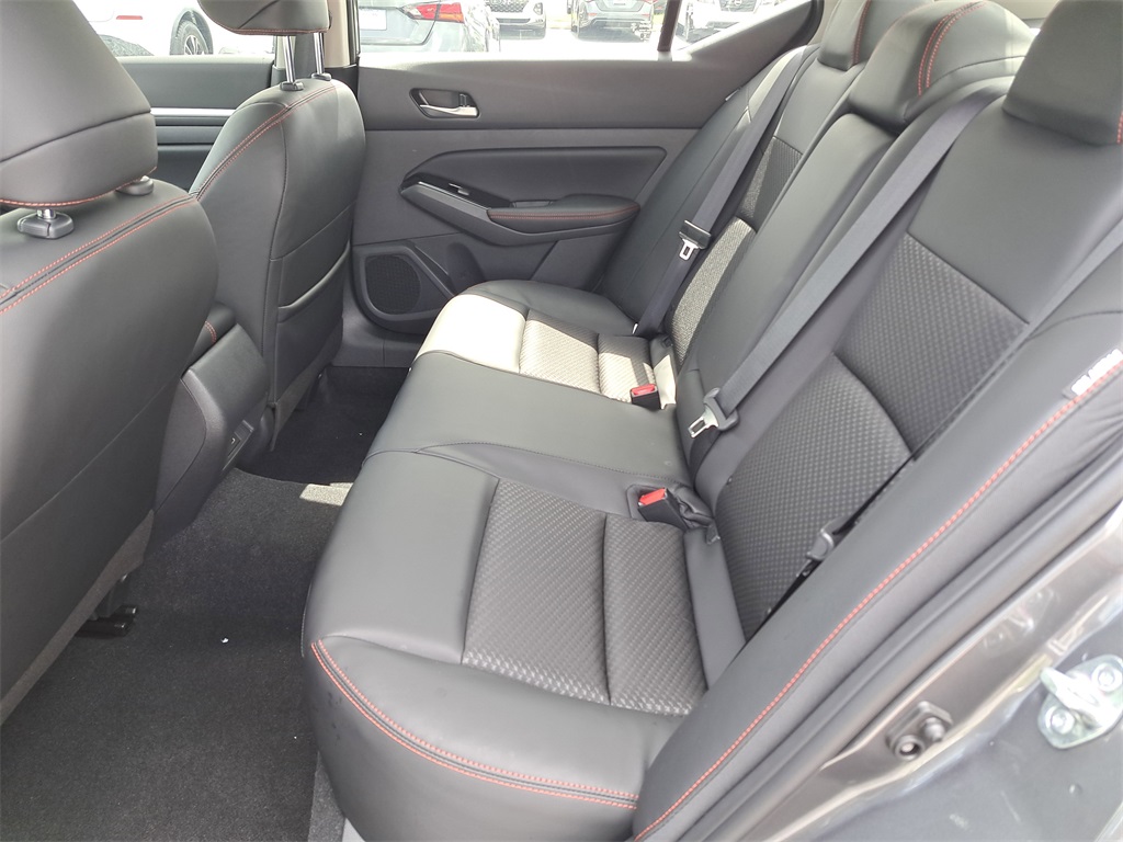 2025 Nissan Altima 2.5 SR photo 12