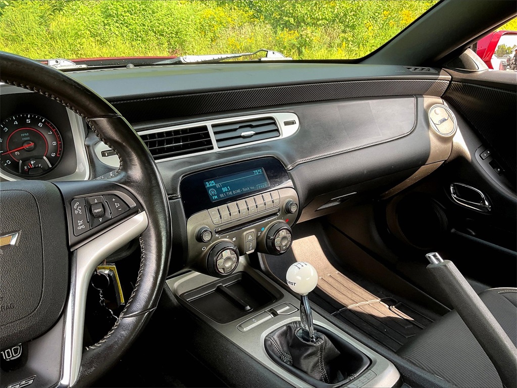 2012 Chevrolet Camaro SS photo 16