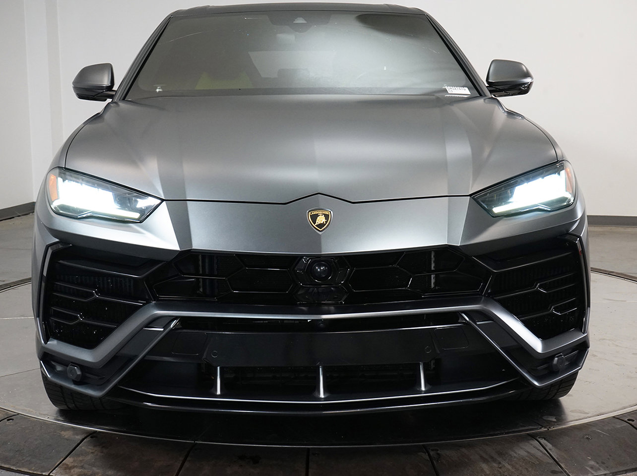 2019 Lamborghini Urus photo 2