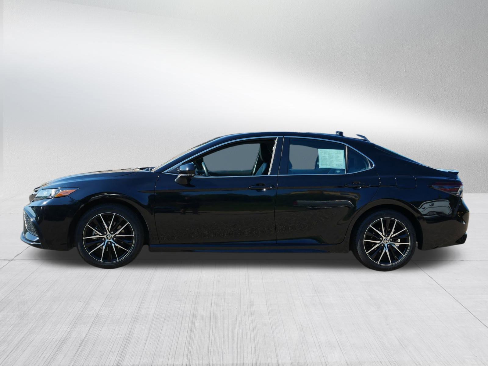 2024 Toyota Camry SE photo 4