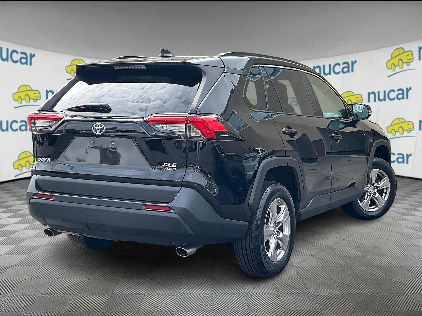 2023 Toyota RAV4 XLE photo 6