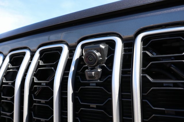 2025 Jeep Wrangler Sahara photo 3