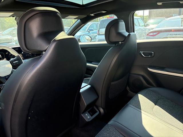 2025 Kia K4 GT-Line photo 14