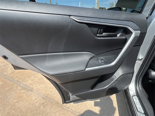 2025 Toyota RAV4 LE photo 12