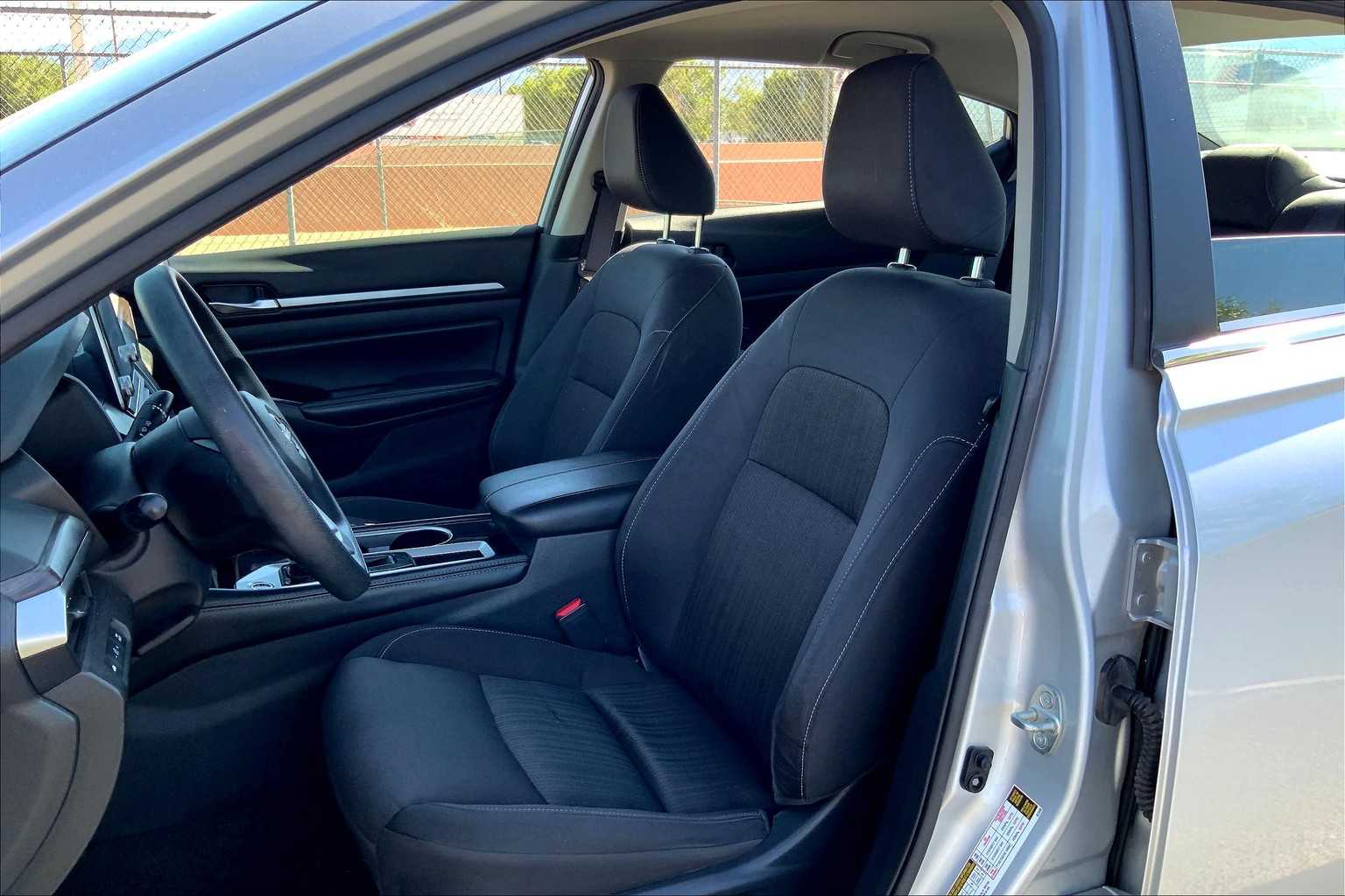 2023 Nissan Altima 2.5 SV photo 8