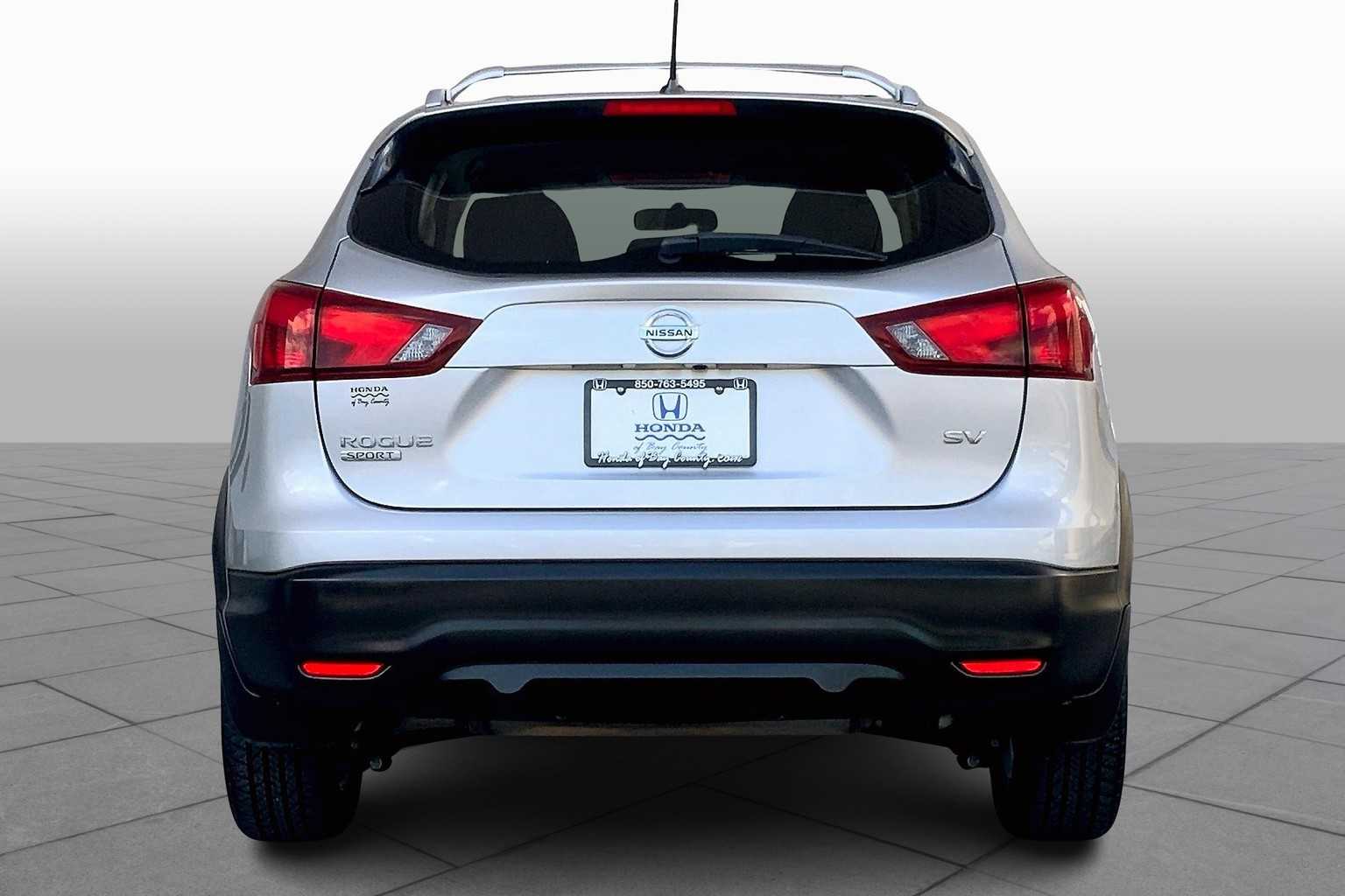 2017 Nissan Rogue Sport SV photo 4