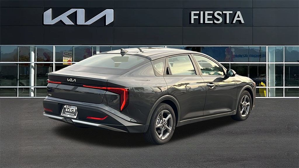 2025 Kia K4 LXS photo 2
