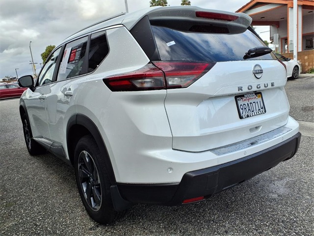 2025 Nissan Rogue SV photo 3
