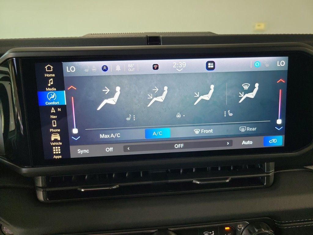 2025 Jeep Wrangler Sahara photo 18