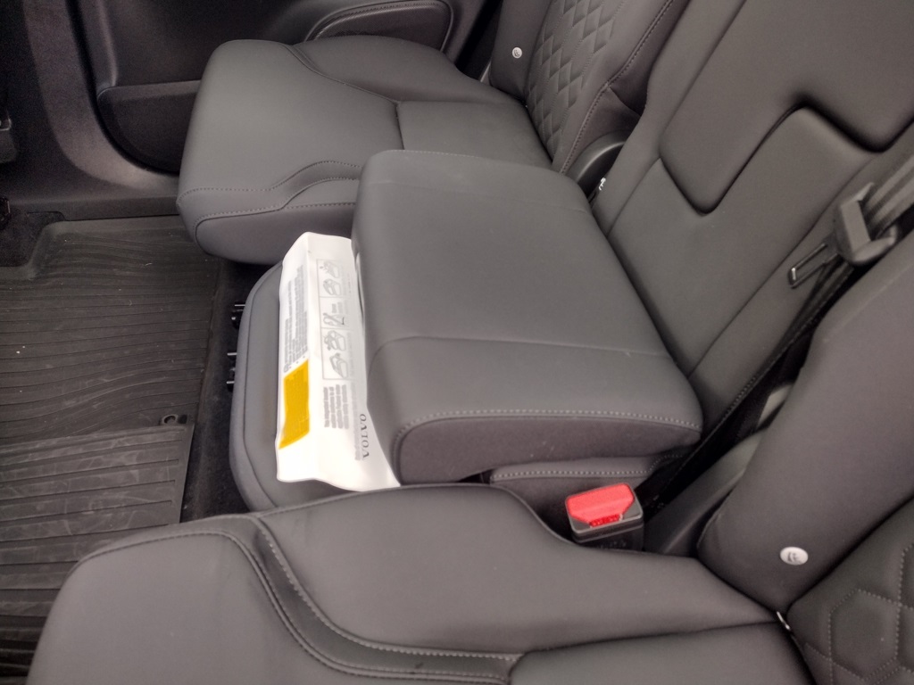 2026 VOLVO XC90 - Image 13