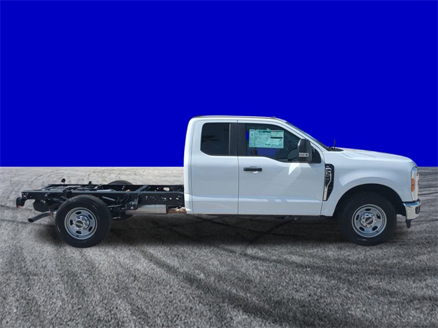 2025 Ford F-350 XL photo 3