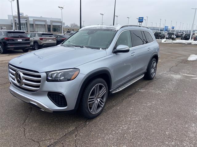 2025 Mercedes-Benz GLS Base's photo