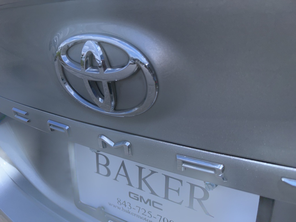 2020 Toyota Camry SE photo 5