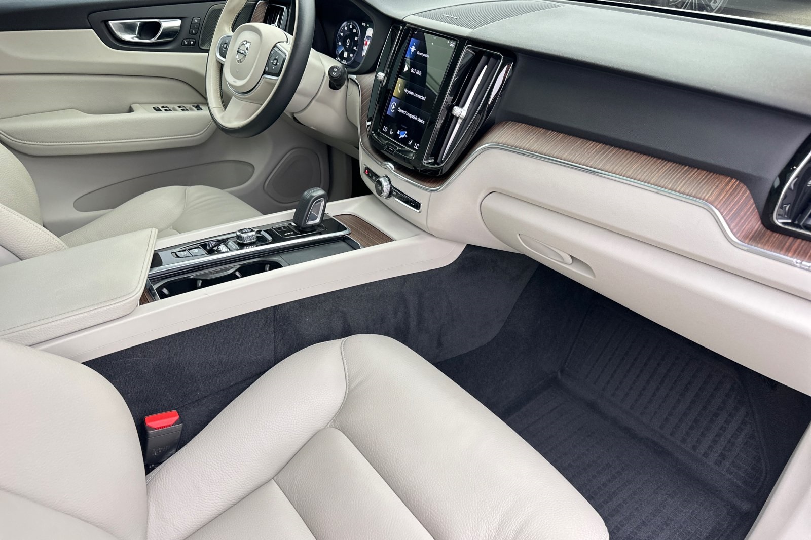 2021 Volvo XC60 Recharge Hybrid T8 Inscription Expression photo 16