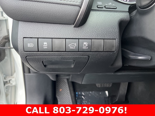 2023 Toyota Camry XLE V6 photo 32