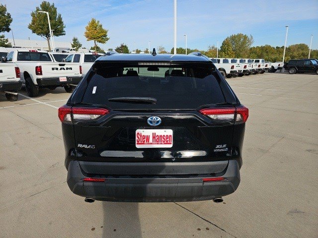 2024 Toyota RAV4 Hybrid XLE photo 4