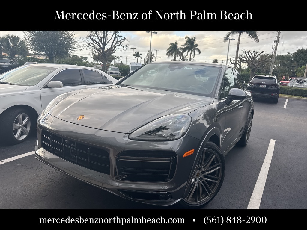 2023 Porsche Cayenne Coupe Turbo photo 2
