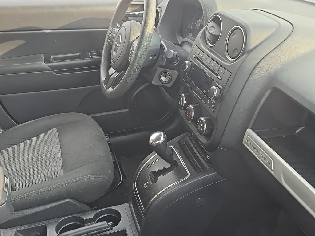2015 Jeep Compass Sport photo 9