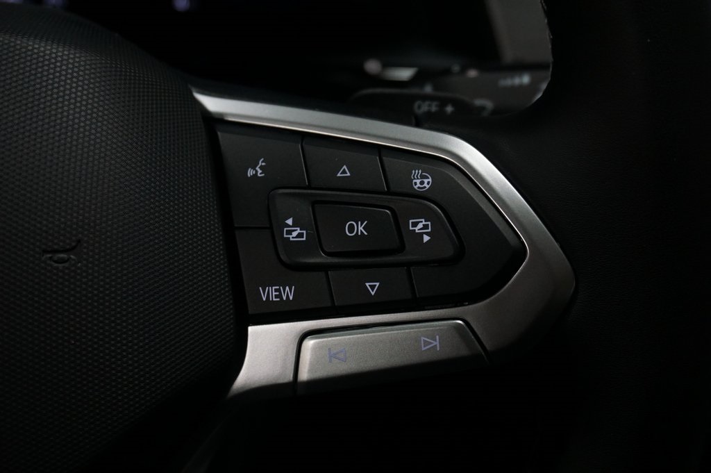 2025 Volkswagen Atlas Cross Sport SE Technology photo 22