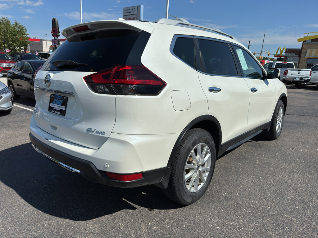 2020 Nissan Rogue SV photo 6