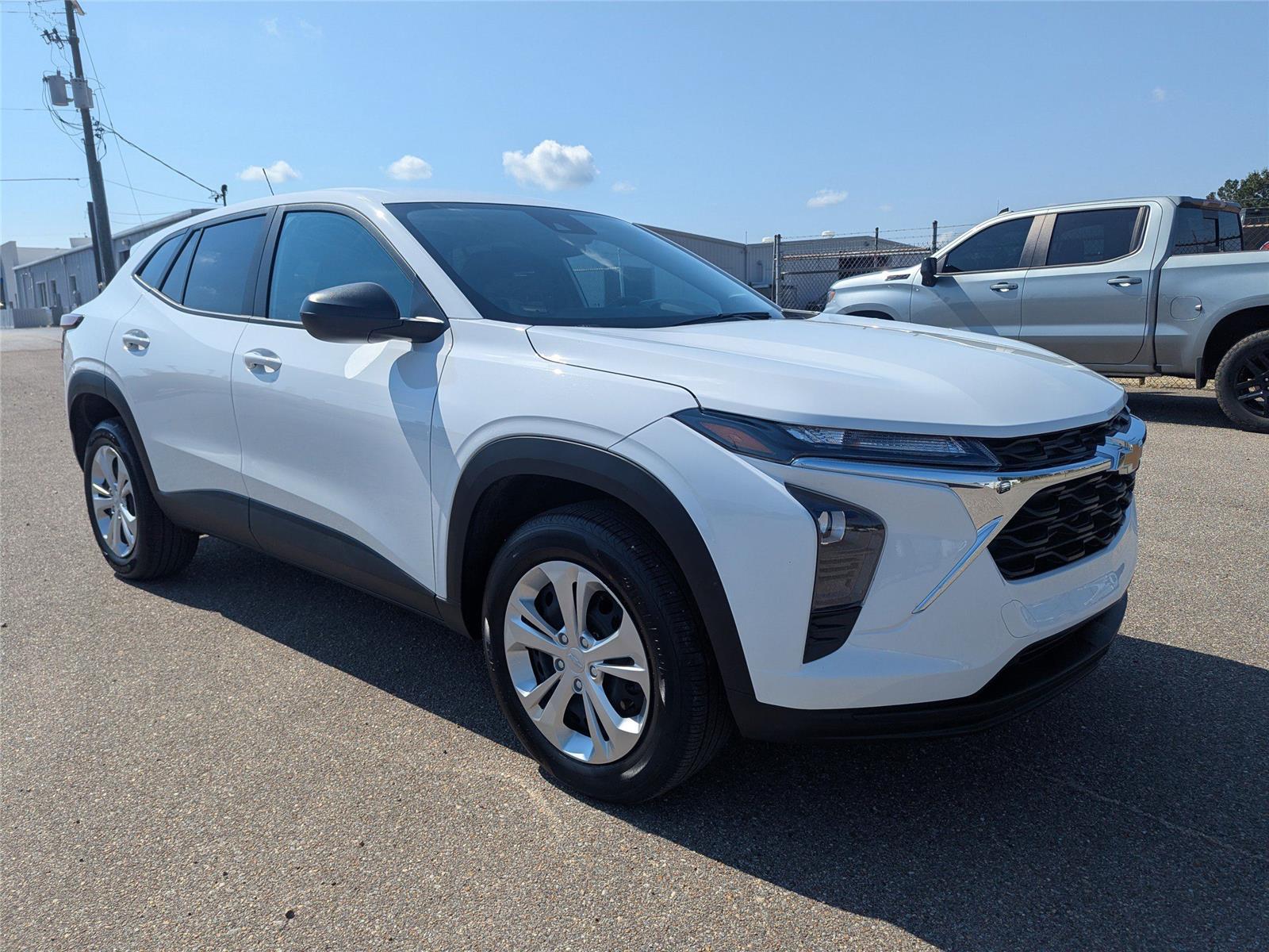 2025 Chevrolet Trax LS photo 7