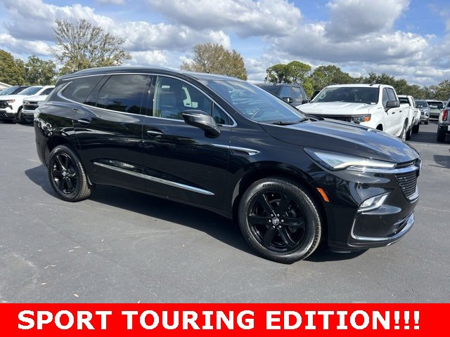 2023 Buick Enclave Essence's photo