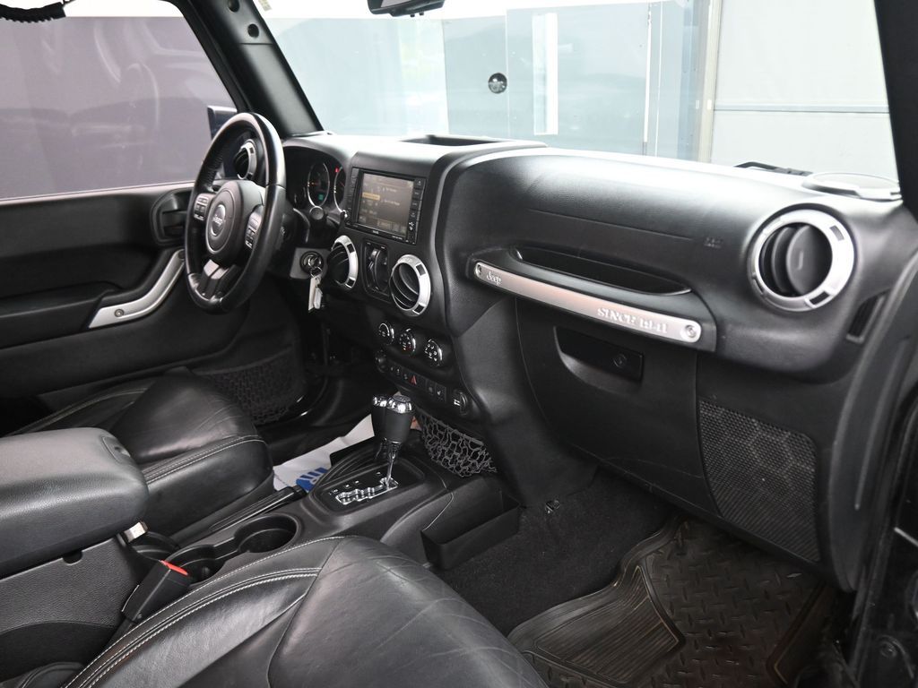 2016 Jeep Wrangler Unlimited Sahara photo 42