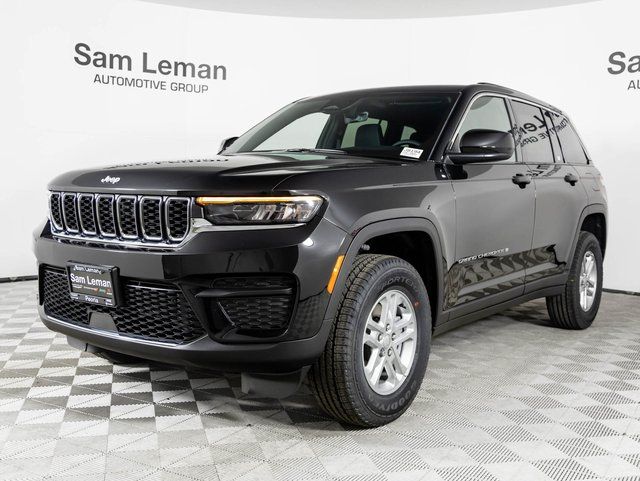 2025 Jeep Grand Cherokee Laredo photo 3