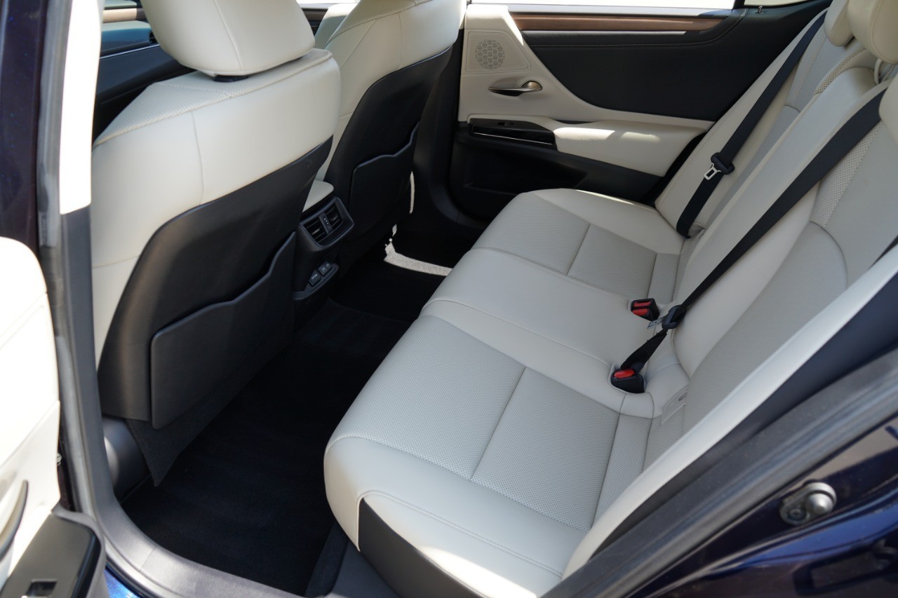 2025 Lexus ES 350 photo 28