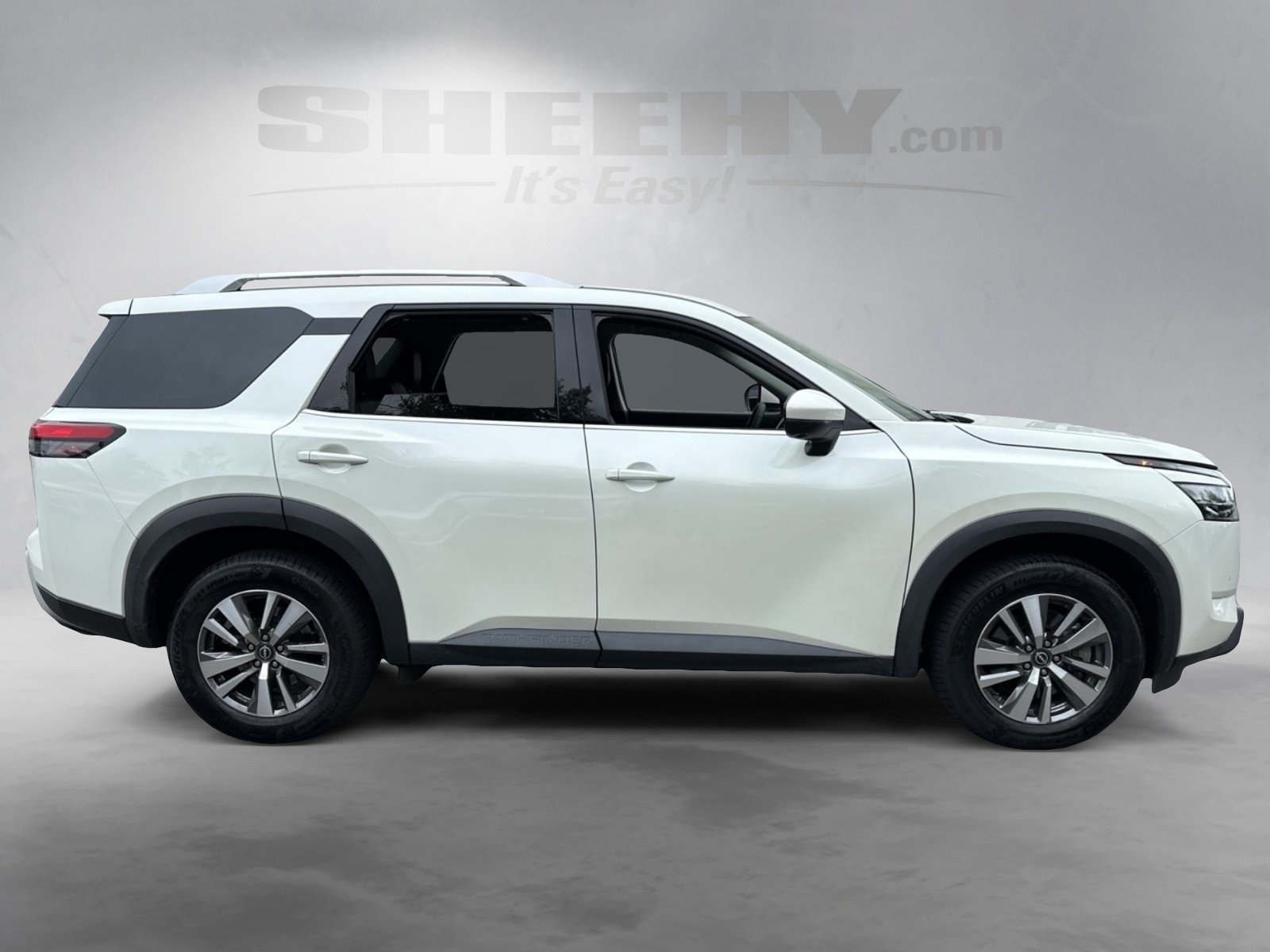 2023 Nissan Pathfinder SL photo 8
