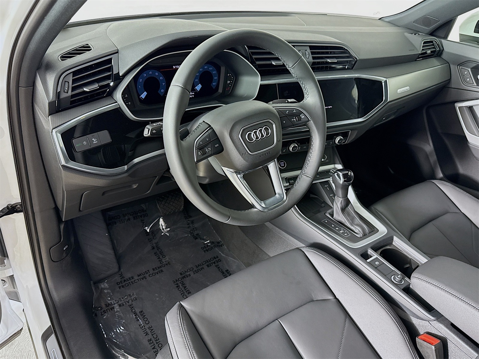 2025 Audi Q3 45 TFSI S line Premium photo 9