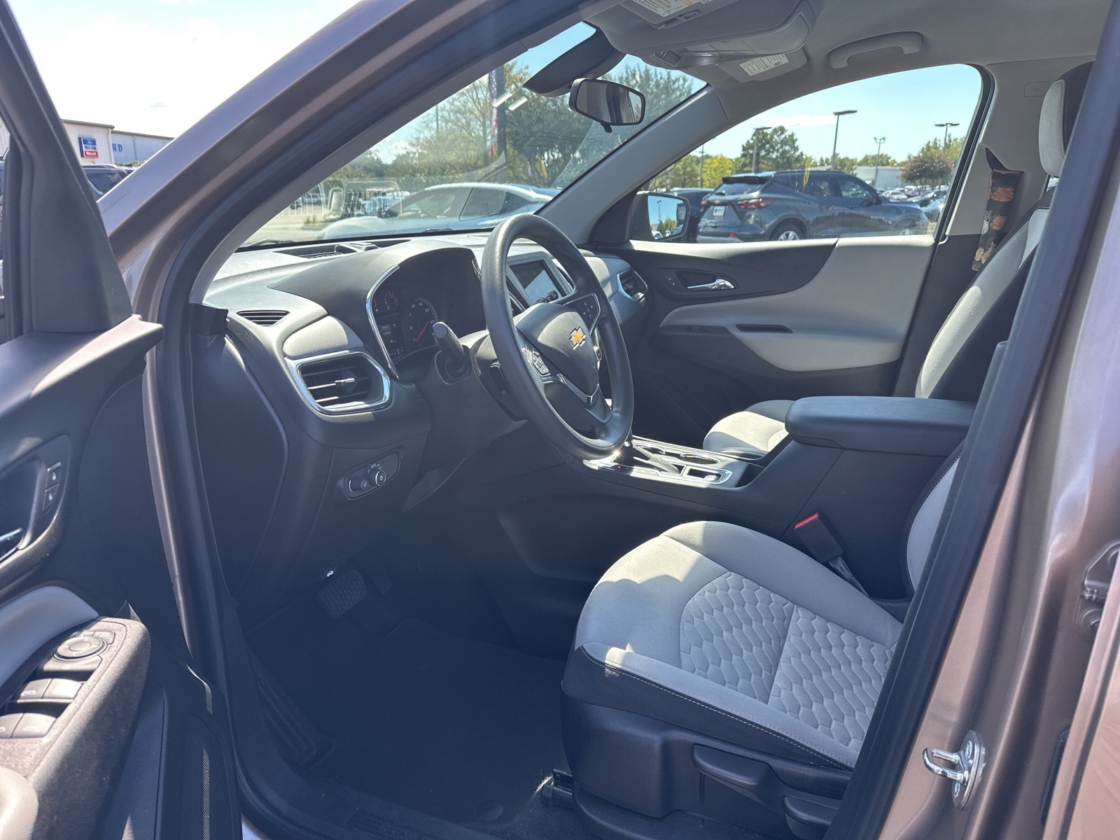 2019 Chevrolet Equinox LS photo 4