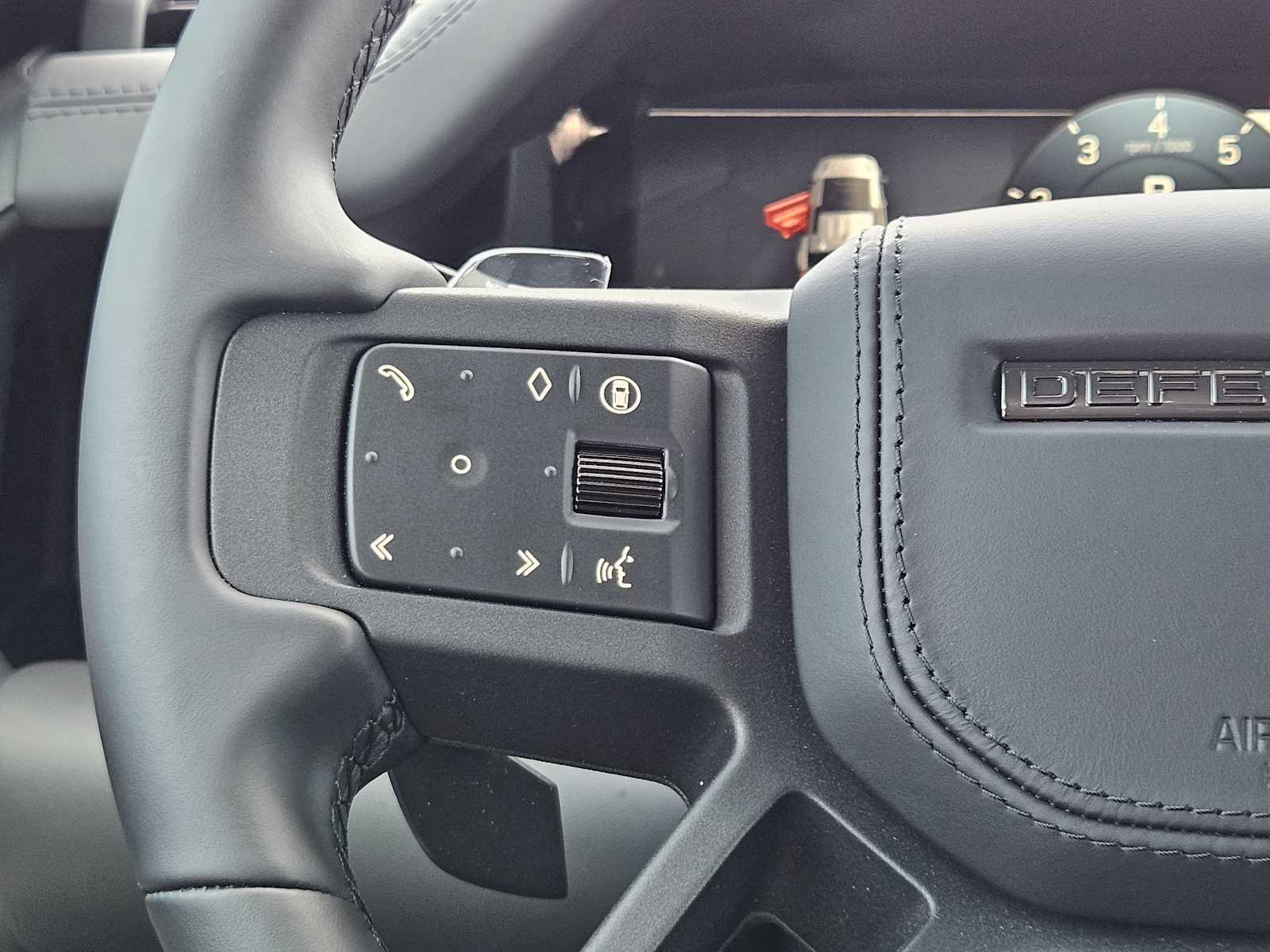 2025 Land Rover Defender 110 photo 27