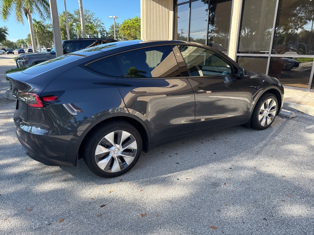 2024 Tesla Model Y Long Range photo 7
