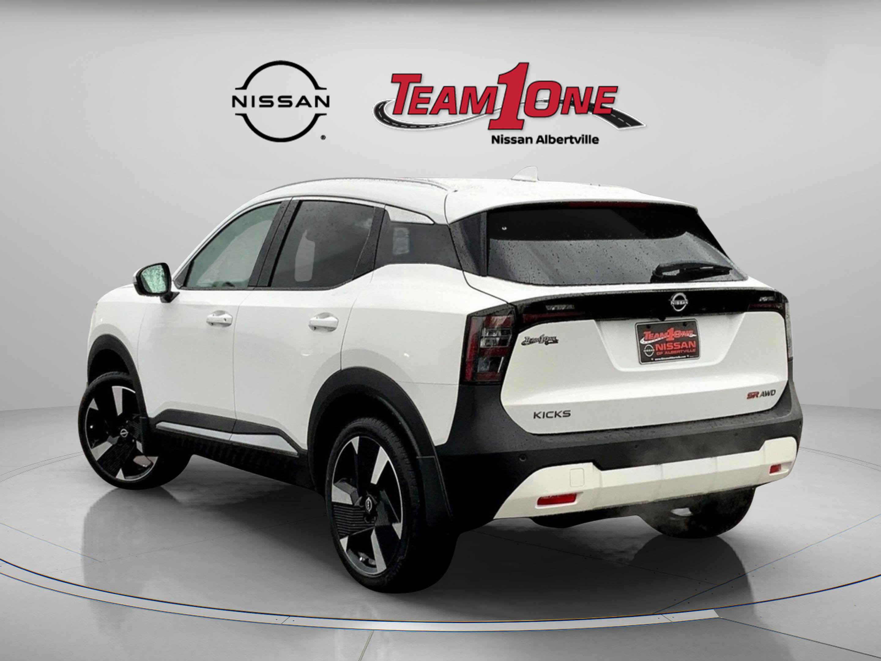2025 Nissan Kicks SR photo 3