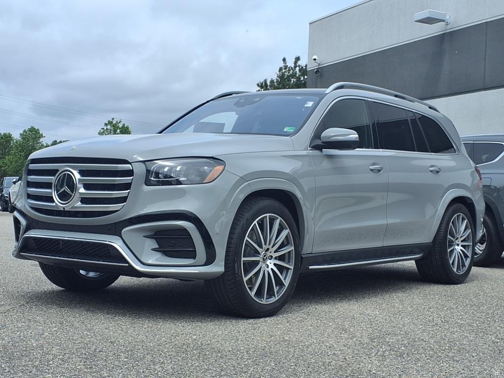 2025 Mercedes Benz GLS 450 4MATIC photo 4