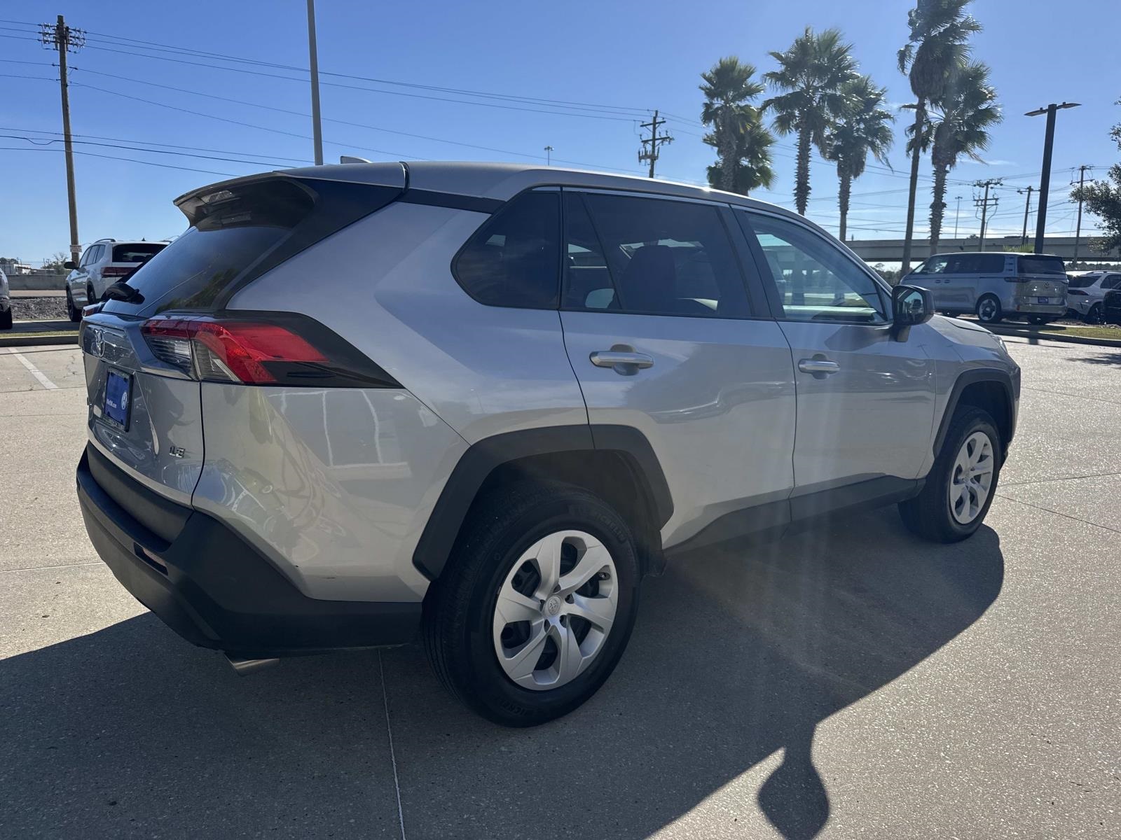 2024 Toyota RAV4 LE photo 4