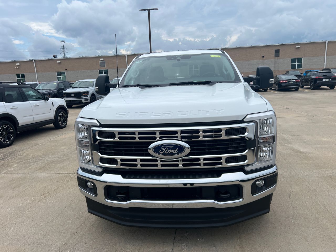 2025 Ford F-350 XLT photo 2