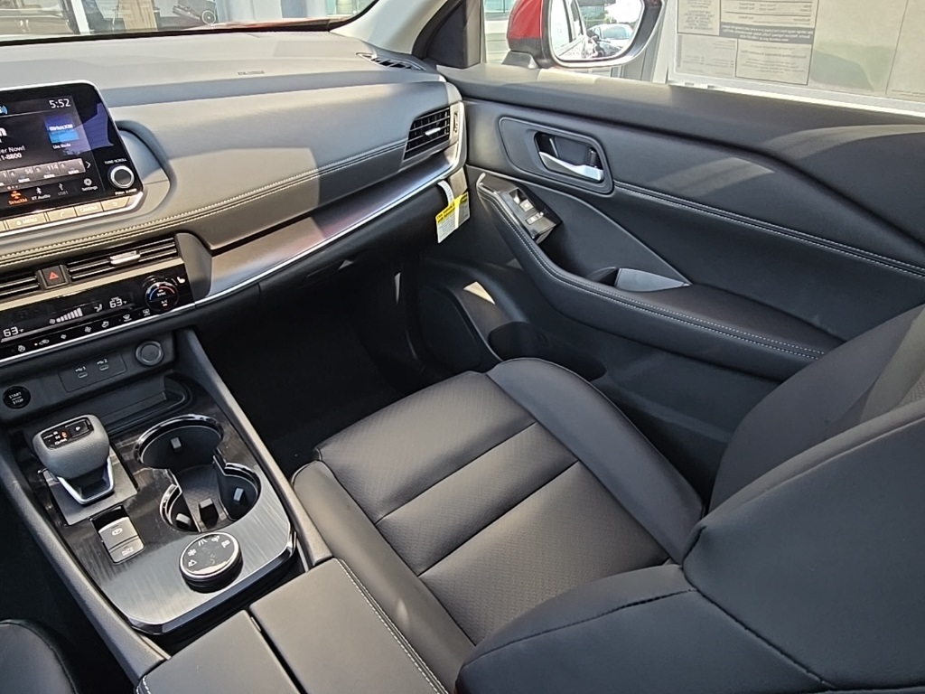 2026 Nissan Rogue SV photo 18