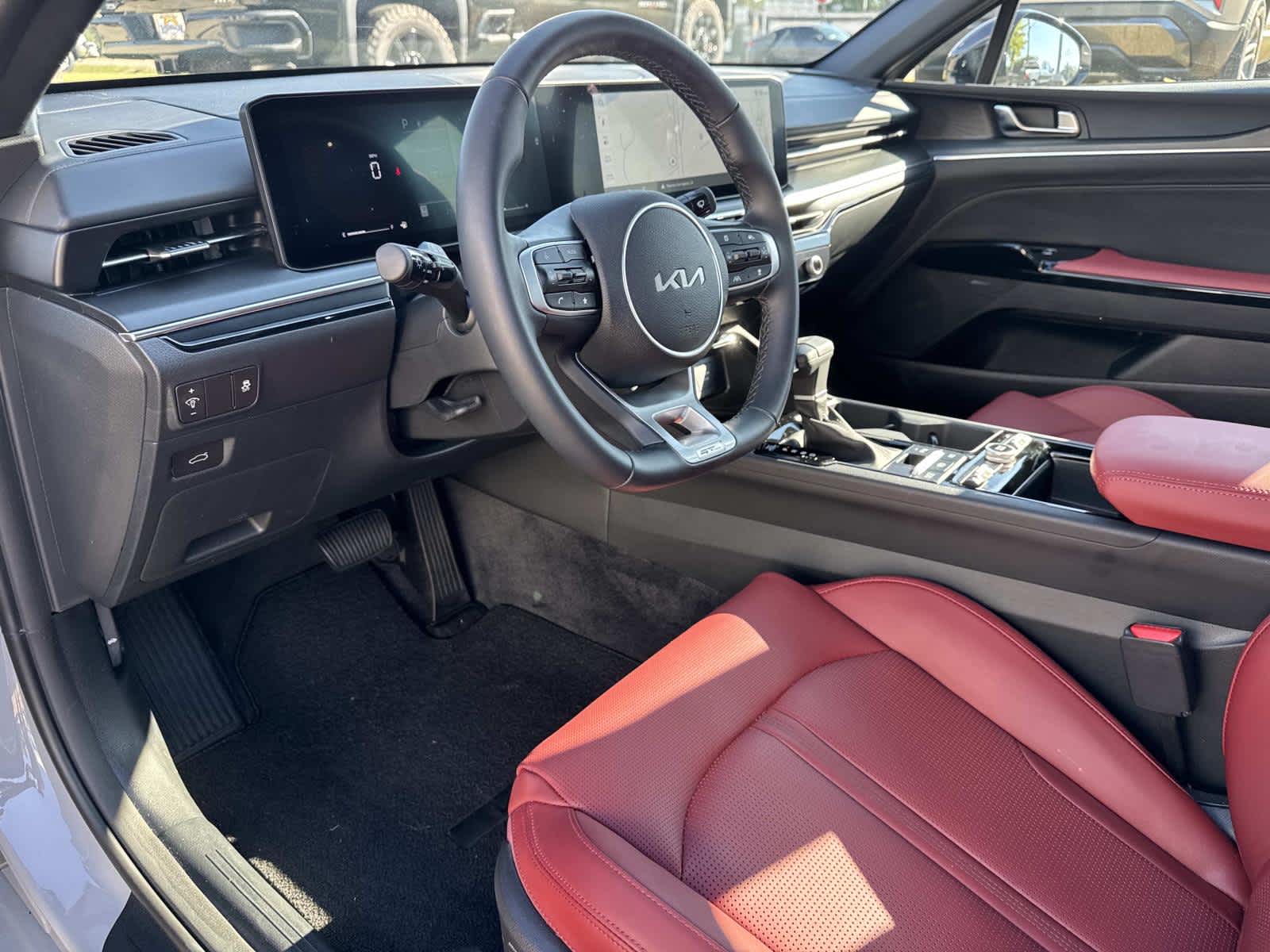 2025 Kia K5 GT-Line photo 10