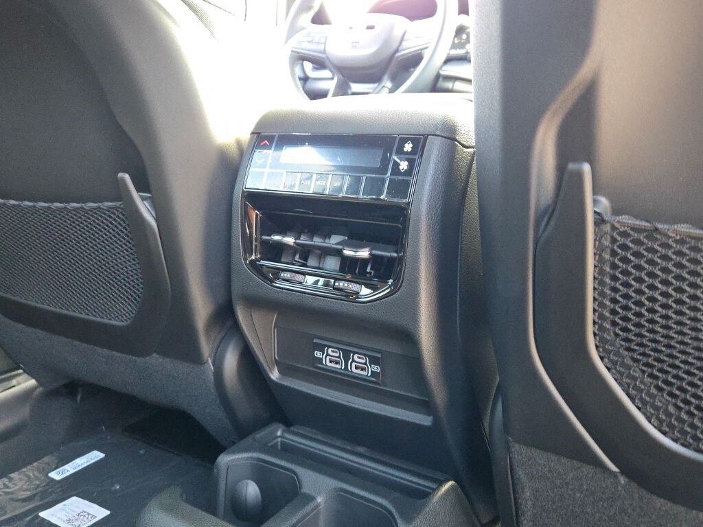 2025 Jeep Grand Cherokee Laredo photo 12