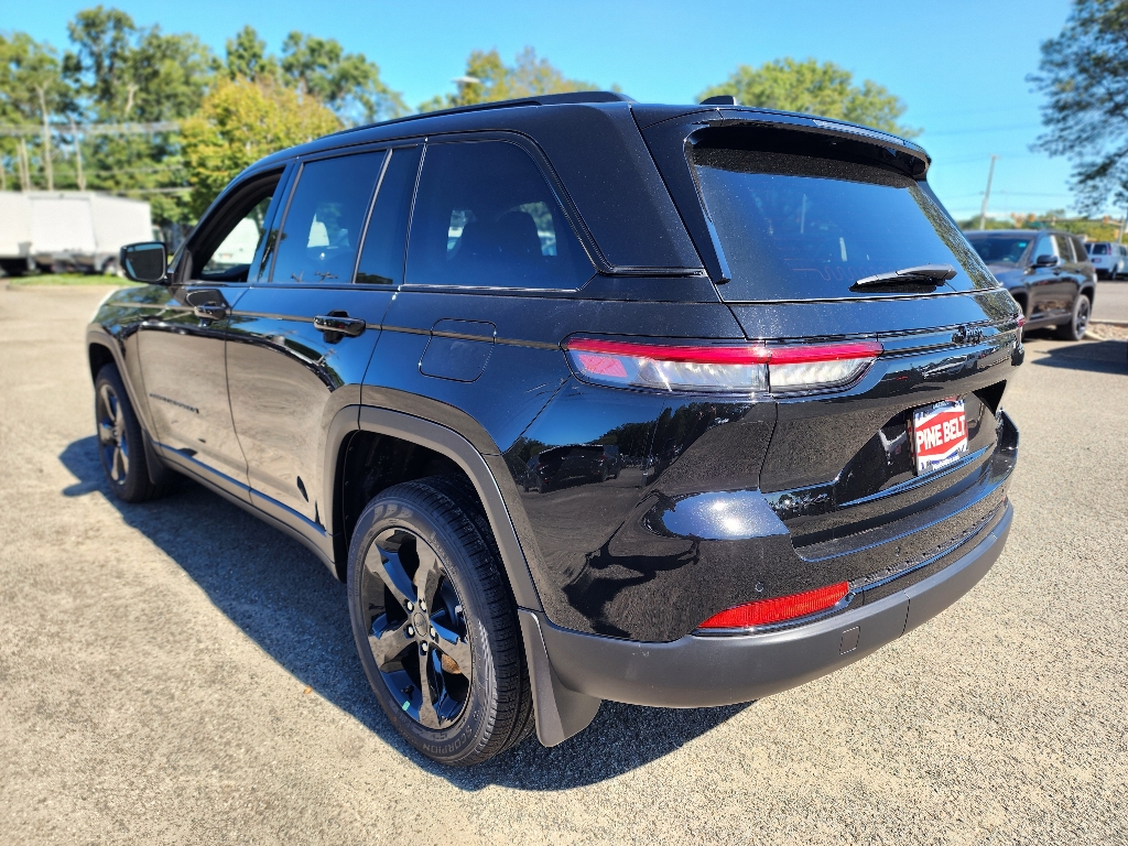 2025 Jeep Grand Cherokee Limited photo 8