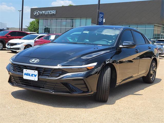 2025 Hyundai Elantra SEL Sport photo 2