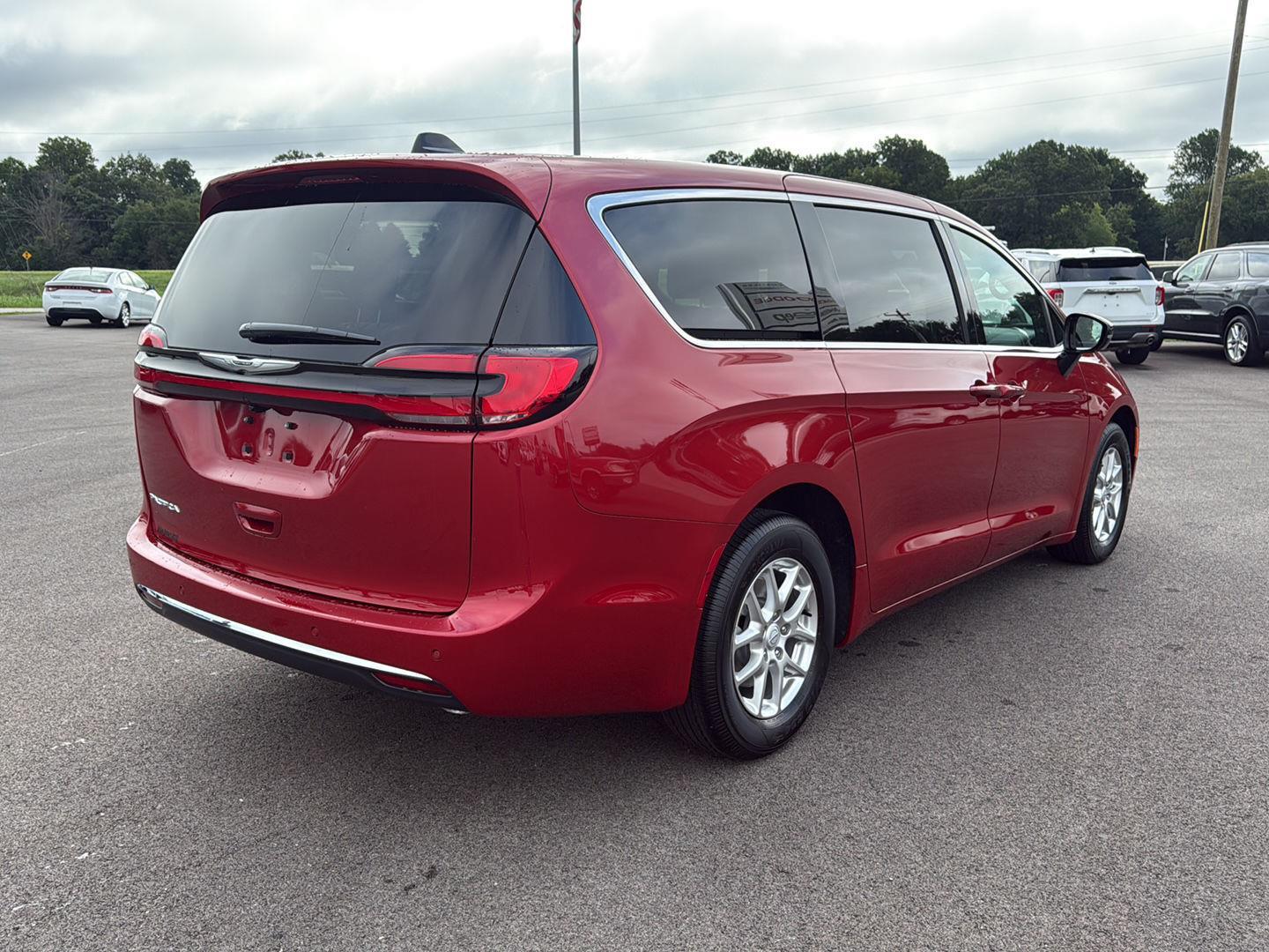 2026 Chrysler Pacifica photo 17