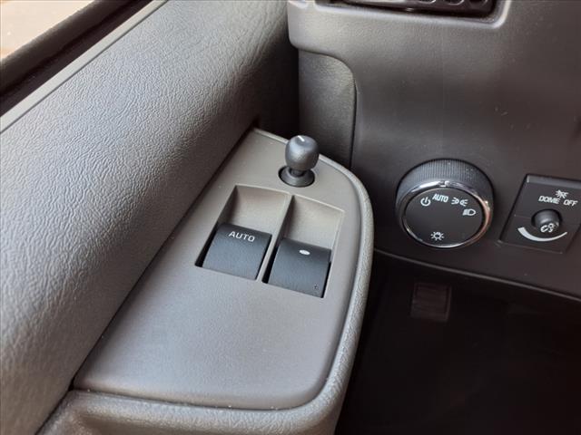 2024 Chevrolet Express Passenger 3500 photo 4