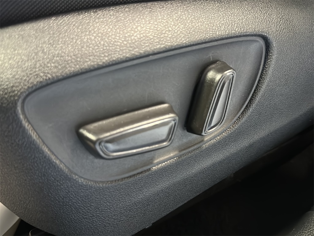 2021 Toyota Highlander L photo 17